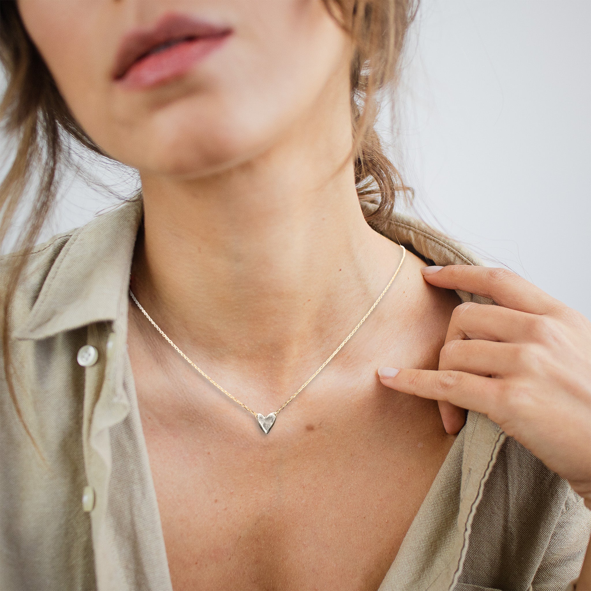 Dainty silver heart necklace deals